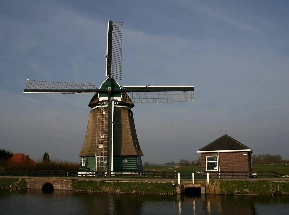 Hoogwoud: Hoogwoud Molen De Vier Winden met gemaal
